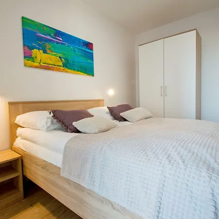 Apartment For 5 People Close To The Park Διαμέρισμα